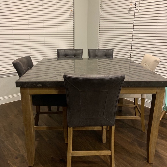 Granite breakfast table - Picture 1 of 4